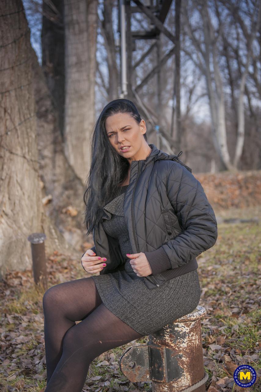 20P Sexy Hungarian MILF Simony Diamond flashes her crotch in black pantyhose