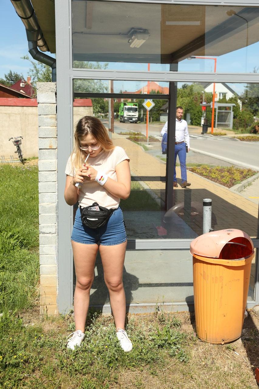 20P A pequena adolescente russa Selvaggia é pega e fodida em público