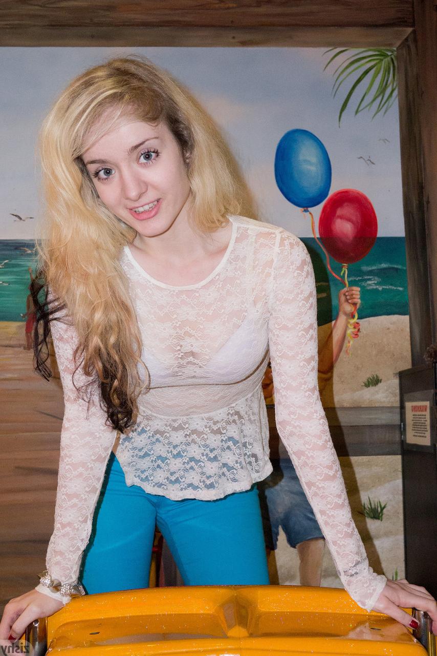 11P Teen girlfriend Veronica Hatley tries on heels, flashes whale tail at the mall