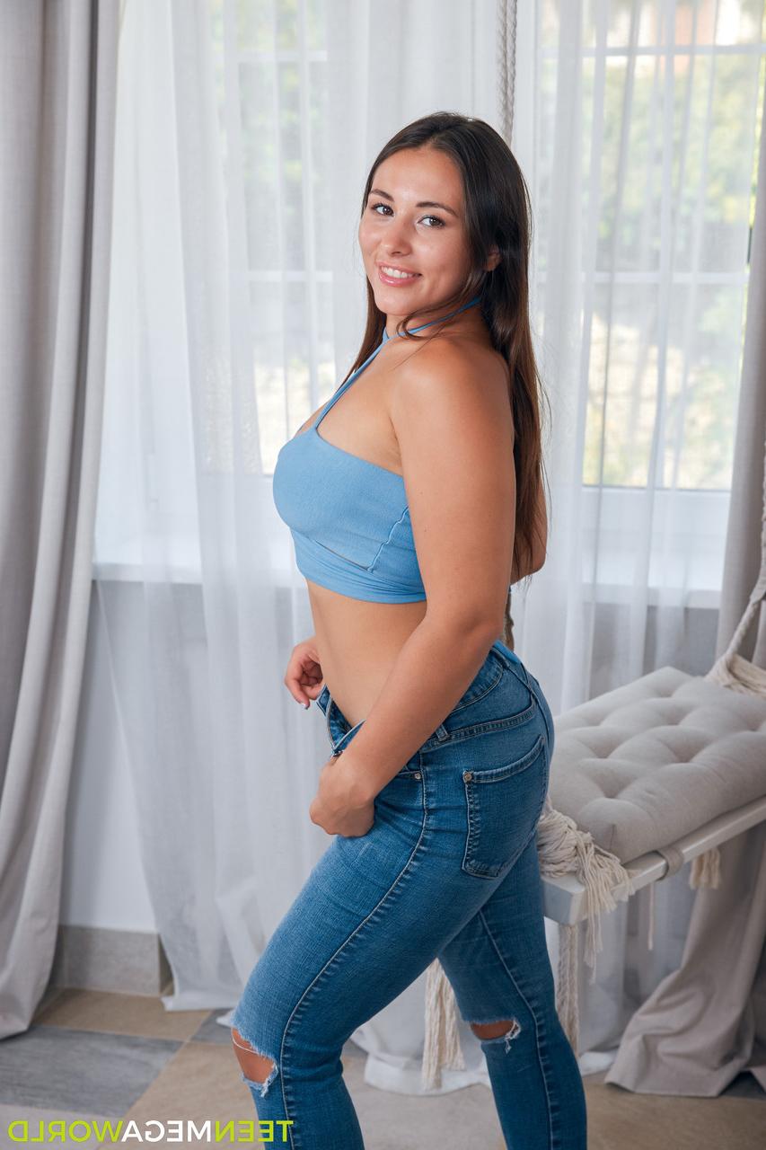 20P Die sexy Brünette Sumiko bekommt nach Hardcore-Sex einen Cumshot in den Mund