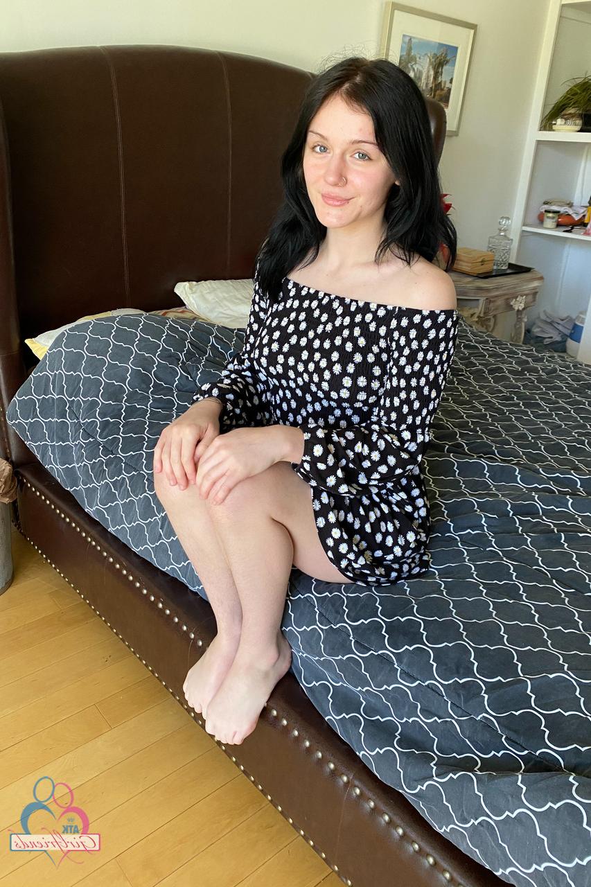 20P Playful girlfriend Rosalyn Sphinx exposing her super hairy body