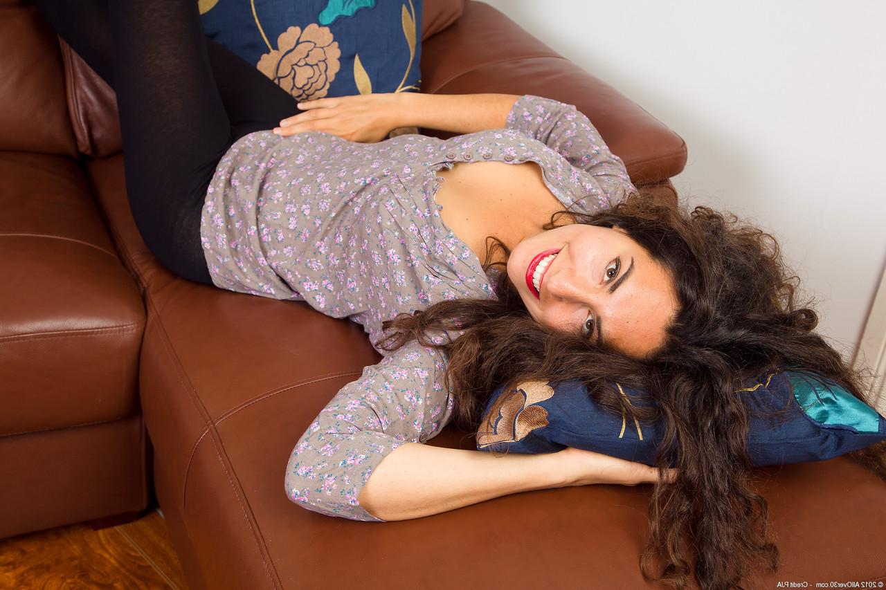 20P Curly-haired amateur MILF Isabelle undresses and flaunts her hairy crotch
