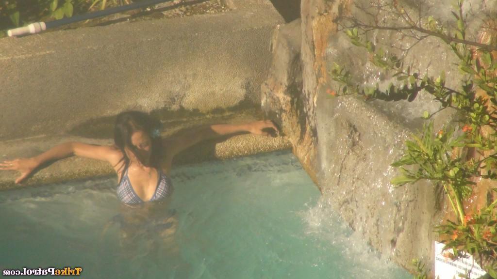 18P Meninas filipinas Jill e Ashley lambem buceta lésbica e tag team em boquete POV