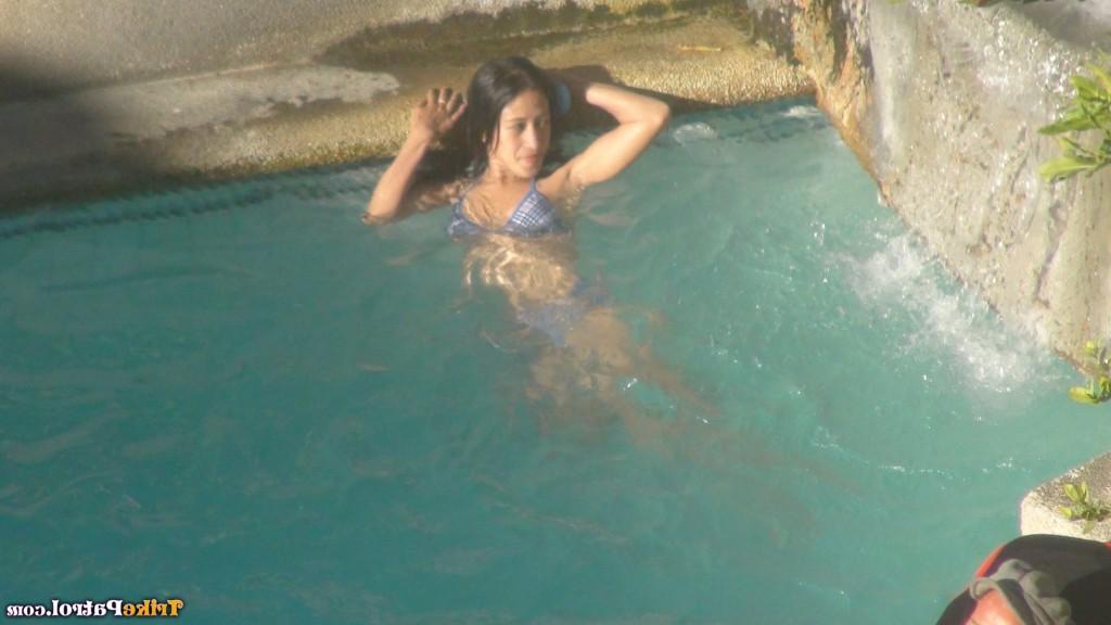 18P Meninas filipinas Jill e Ashley lambem buceta lésbica e tag team em boquete POV