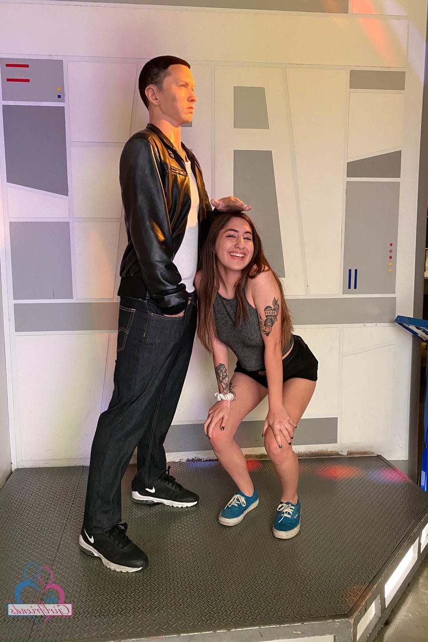 20P La novia amateur Veronica Vella muestra su coño húmedo y su gran culo de cerca