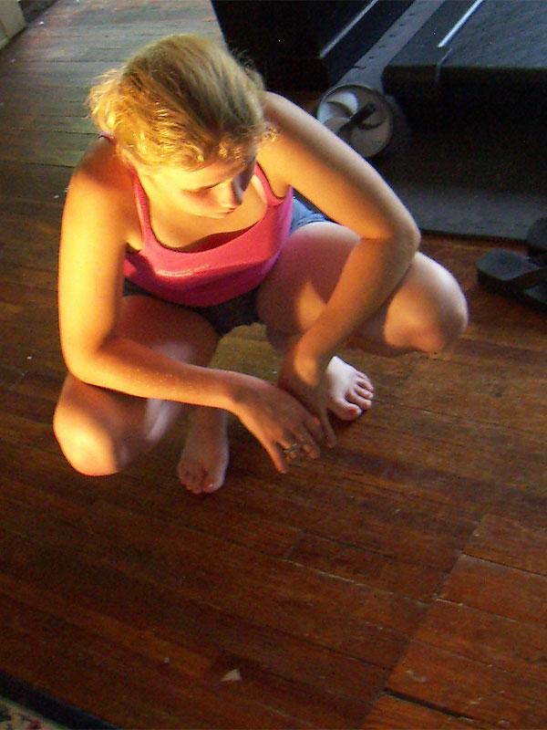 16P Amateur girl Ryan models for a non nude shoot in denim shorts