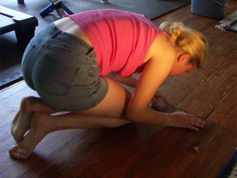 16P Amateur girl Ryan models for a non nude shoot in denim shorts