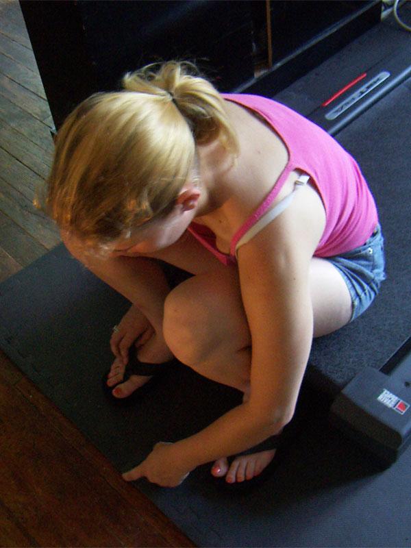 16P Amateur girl Ryan models for a non nude shoot in denim shorts