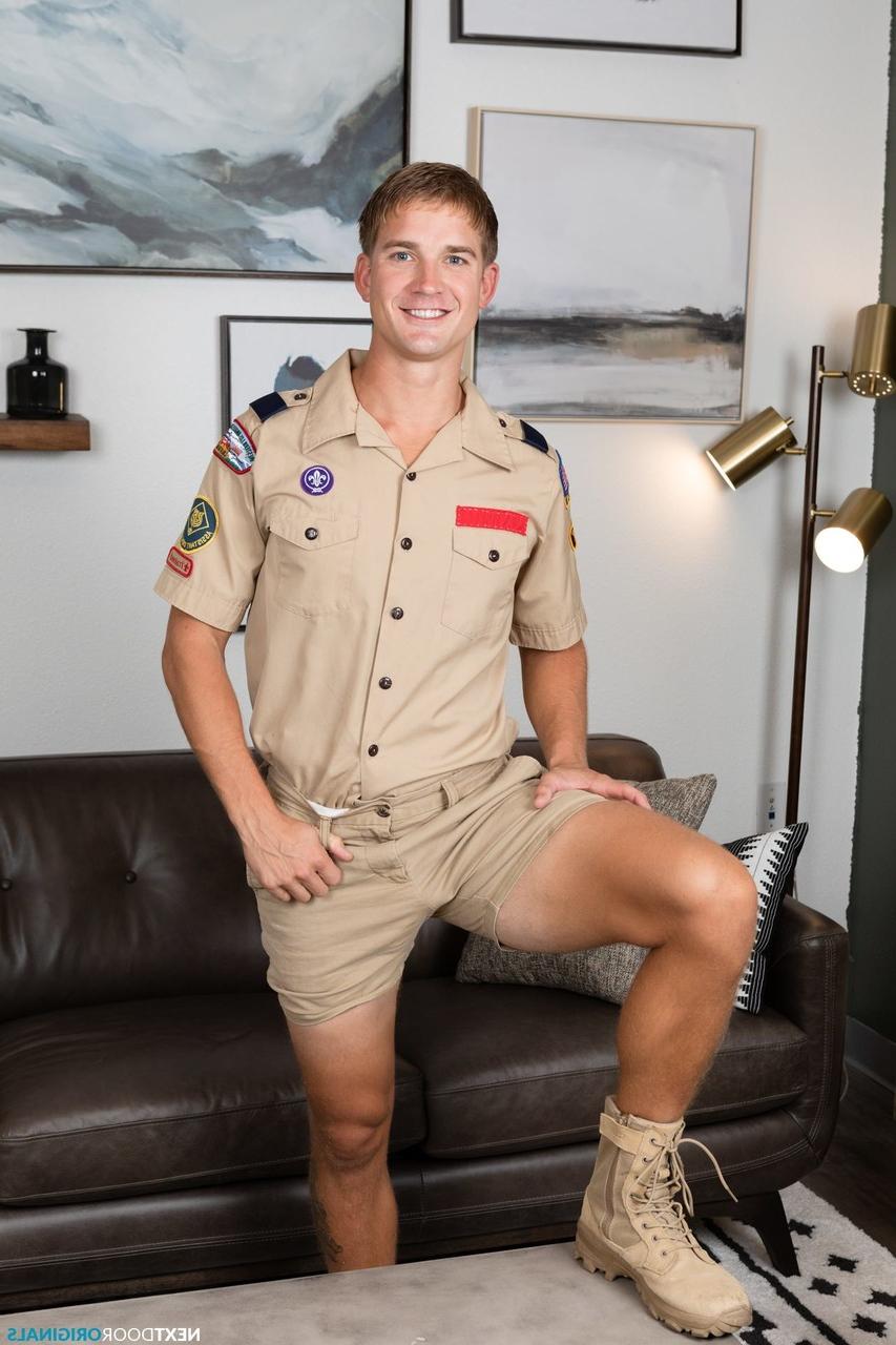 20P Les gardes du parc gays Elliot Finn et Brandon Anderson déshabillent leurs uniformes et baisent