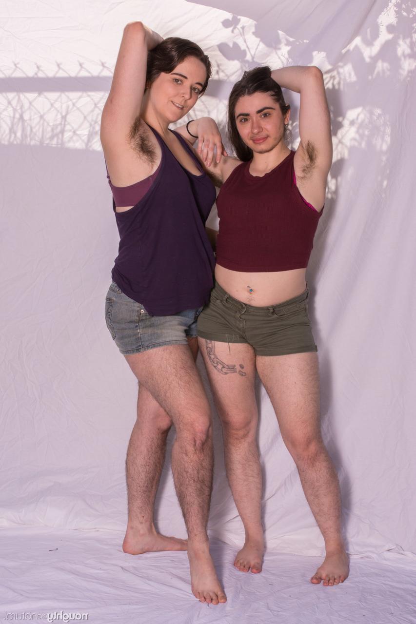 20P Amateurs with hairy armpits Kisa Fae and Harley Hex strip and pose together