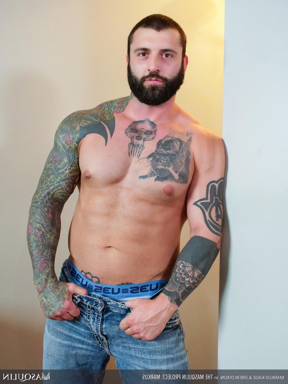 20P Gay bodybuilders Markus Kage and Drew Dixon have hardcore anal sex