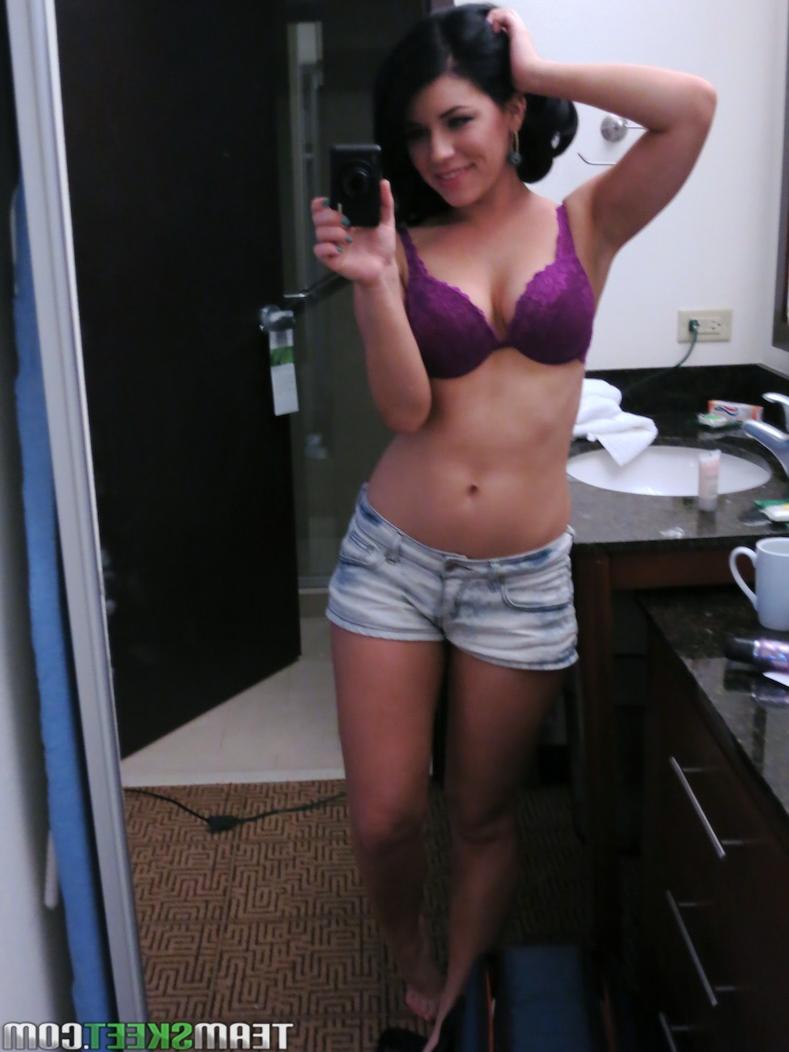 17P Sensual aluna gostosa Belle Noire chupa pau grande e cavalga no dormitório POV foda