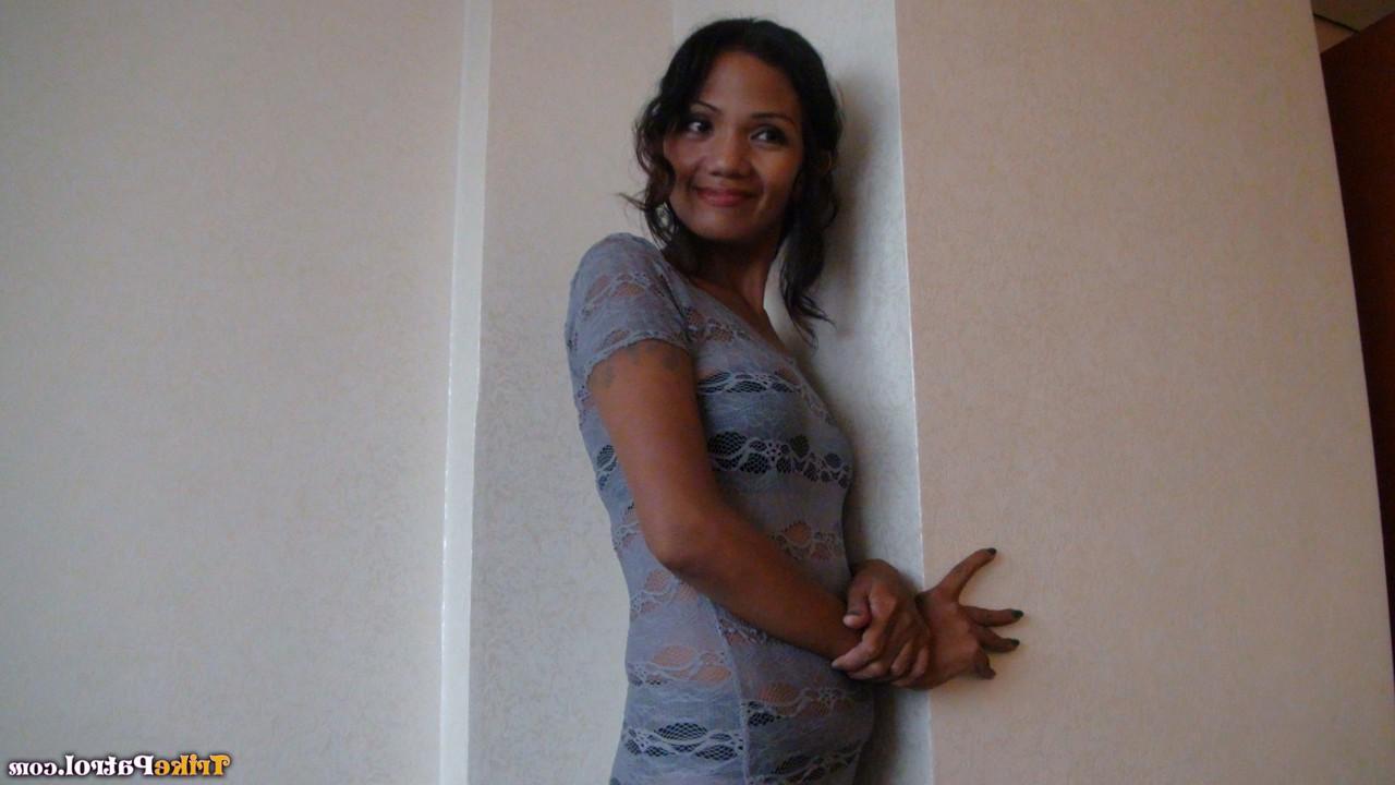 20P A puma filipina Yen Sagas sopra um pau duro e gosta de uma foda gostosa em POV
