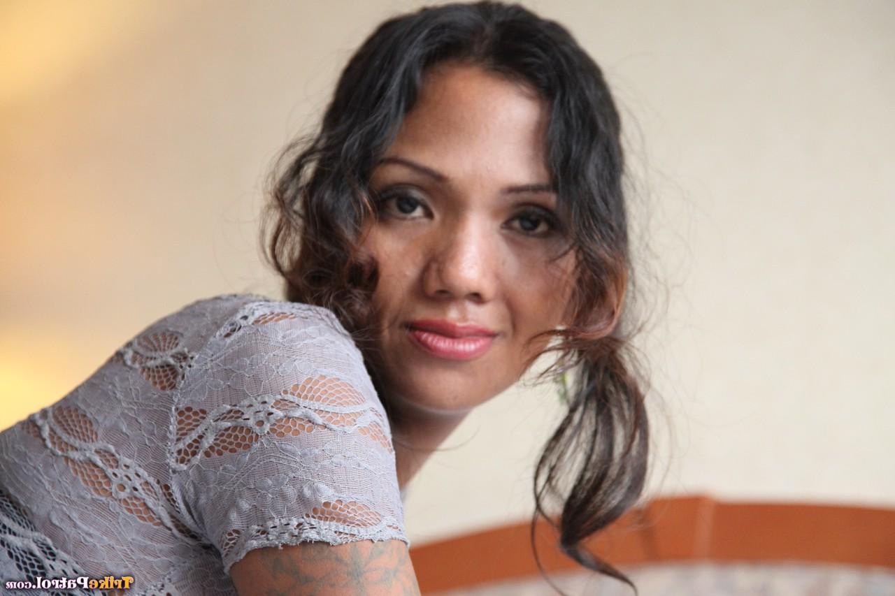 20P A puma filipina Yen Sagas sopra um pau duro e gosta de uma foda gostosa em POV