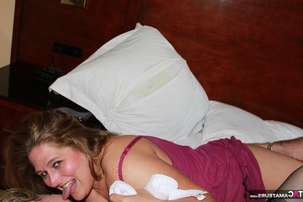 20P Garota amadora Gangbang Momma se envolve em sexo hardcore com homens e mulheres