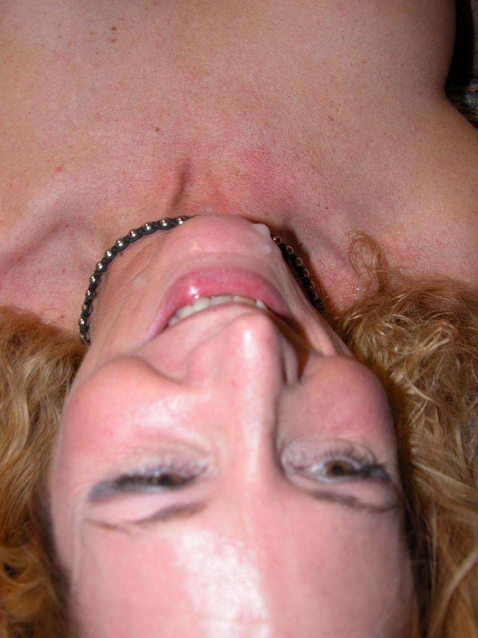 20P Blonde MILF in hohen schwarzen Stiefeln Annie fickt hart und schluckt Sperma