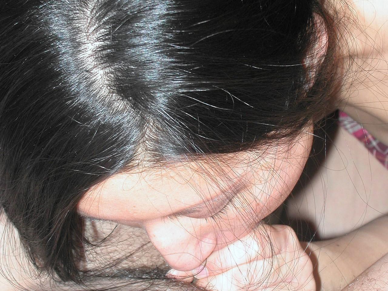 20P A estudante asiática safada Kiana Li faz um tratamento facial enquanto dá a cabeça