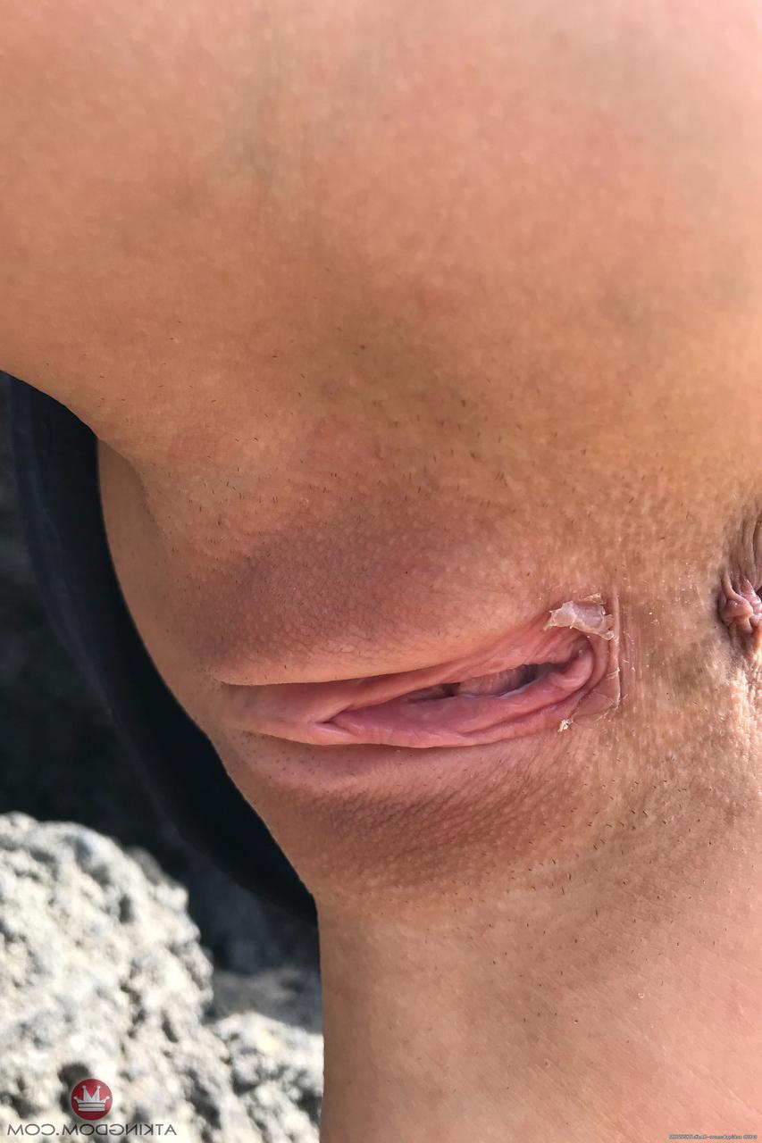 20P A loira canadense Sky Pierce mostra seus pés quentes e buracos em sua compilação solo