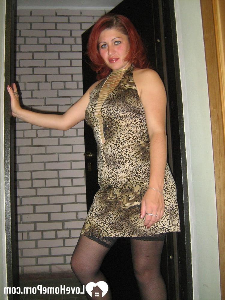 20P Femme amateur se baise avec des jouets et des bouteilles dans sa compilation maison