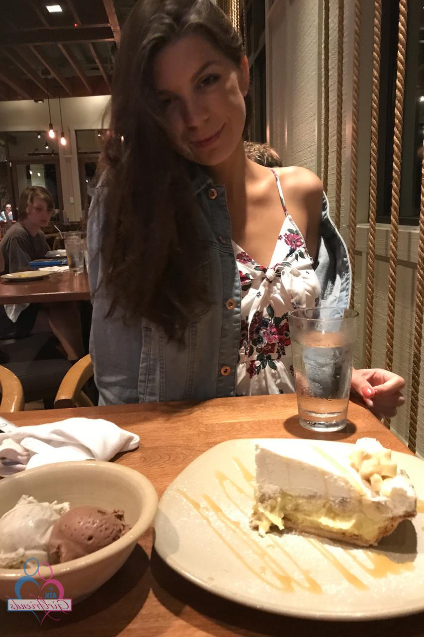 20P A linda morena Olivia Lua mostra sua bunda gostosa em uma compilação sexy