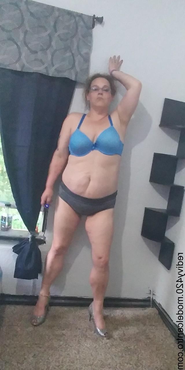 16P Chubby mature woman Red Ivy showing her curves in her sexy lingerie