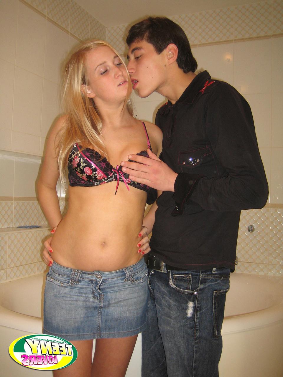 20P La joven rubia Inga recibe cunnilingus y una buena paliza en la ducha