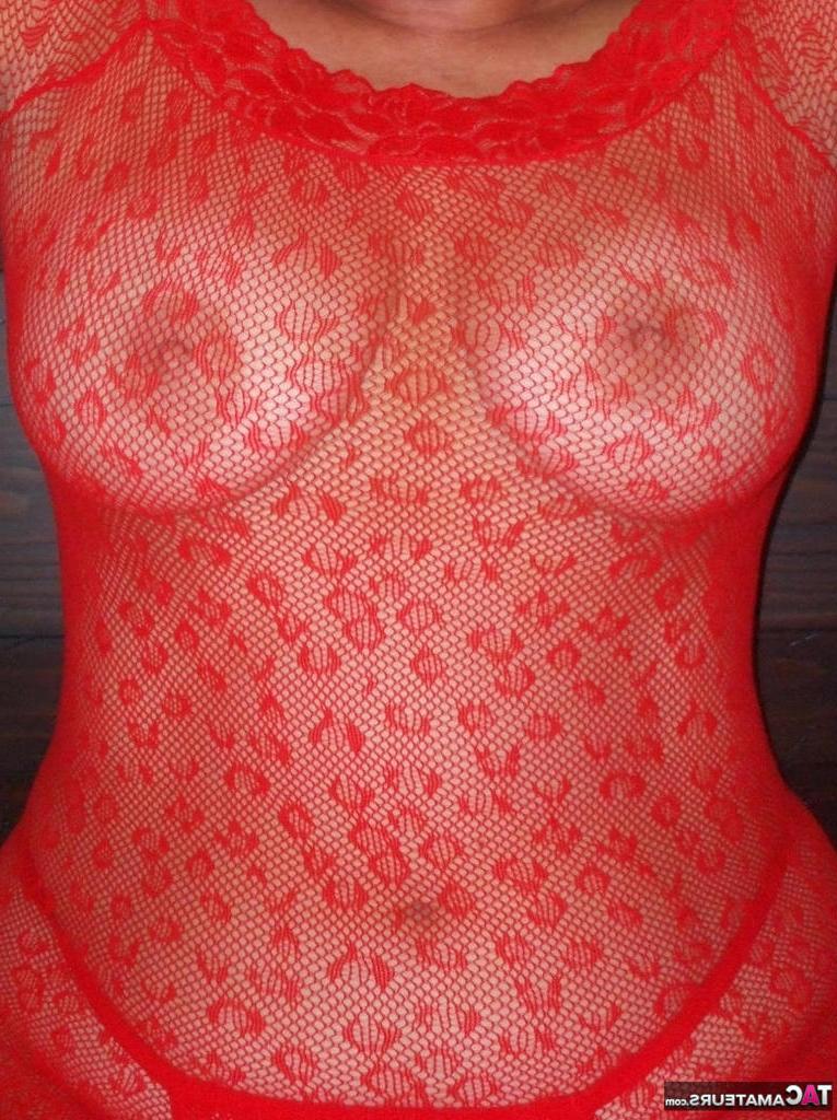 20P La madura BustyBliss muestra sus tetas naturales dentro y fuera de lencería