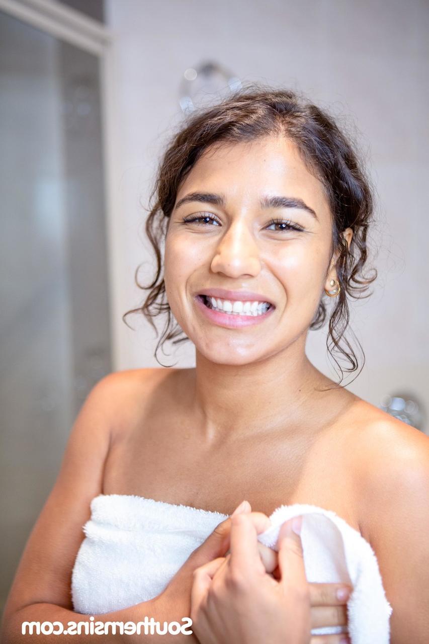 20P Cute girlfriend Ruby Valentine flaunts her body while getting wet in the tub