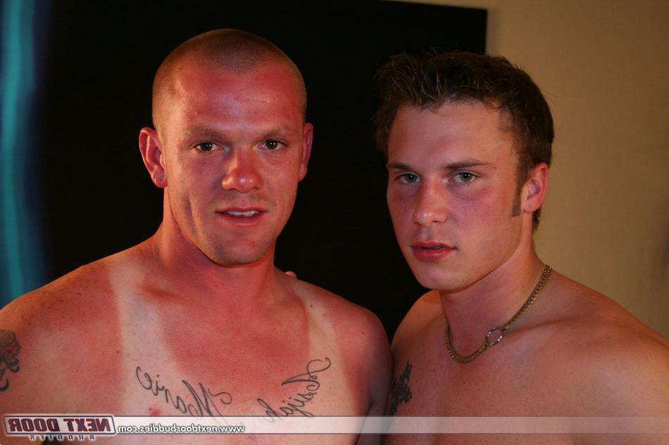 20P Amigos gays colgados Denny y Tim dándose una mamada de garganta profunda ardiente
