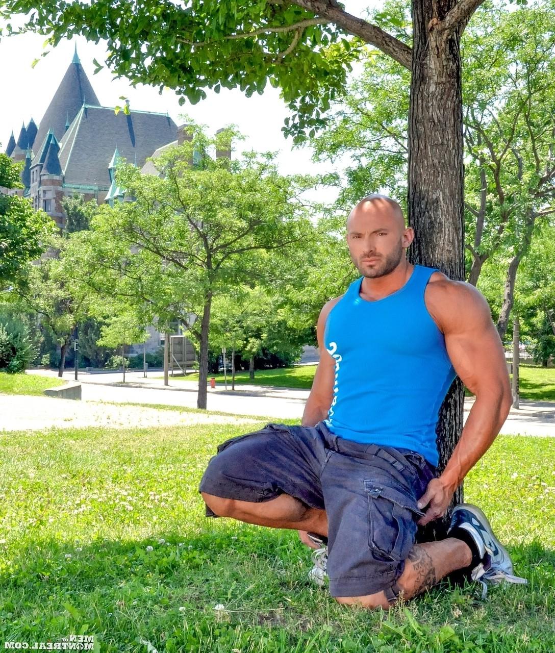 15P Bodybuilder Max Chevalier jerks his big dick while showing off his muscles