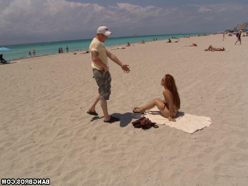 20P Die vollbusige Amateurin Angelina Stoli genießt Hardcore-Sex mit einem Mann, den sie gerade erst kennengelernt hat