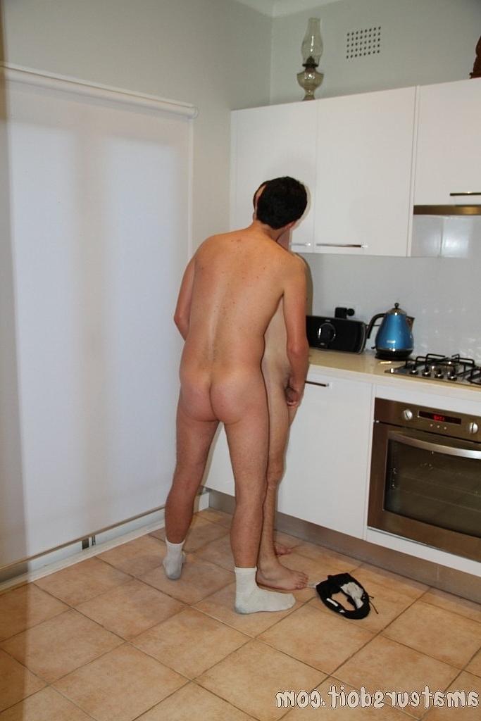 20P Joel Jewels et Zach Buttpounder, garçons gays amateurs, se font un BJ