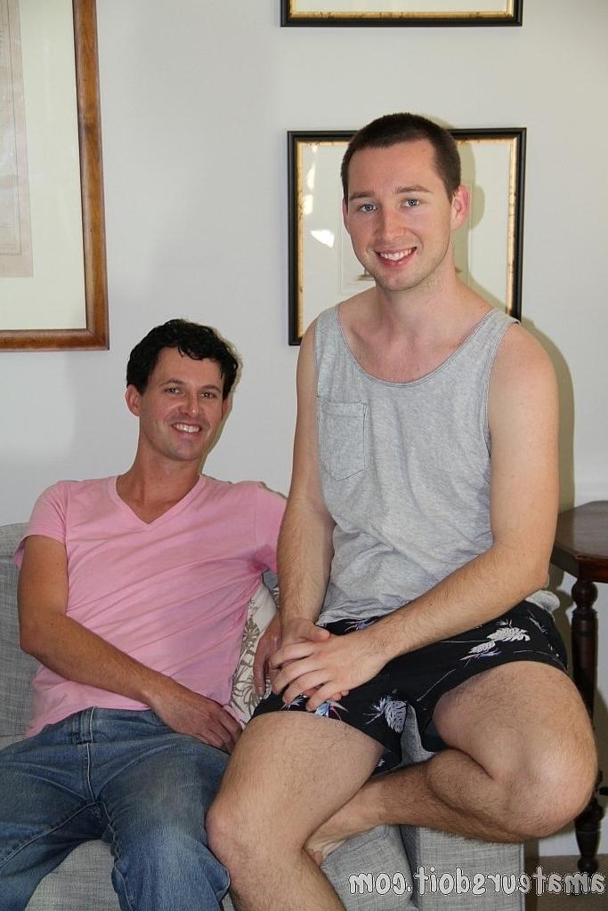 20P Joel Jewels et Zach Buttpounder, garçons gays amateurs, se font un BJ