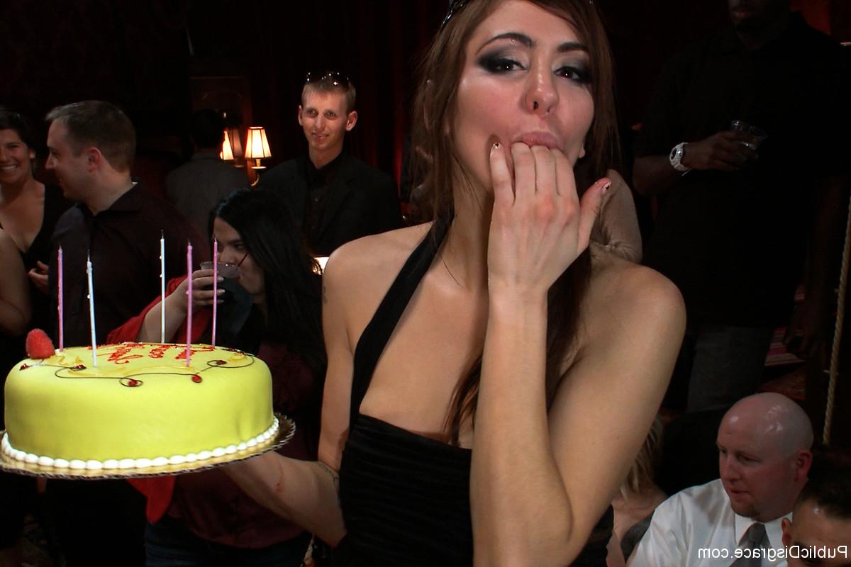 20P Deshonra pública James Deen, Remy LaCroix