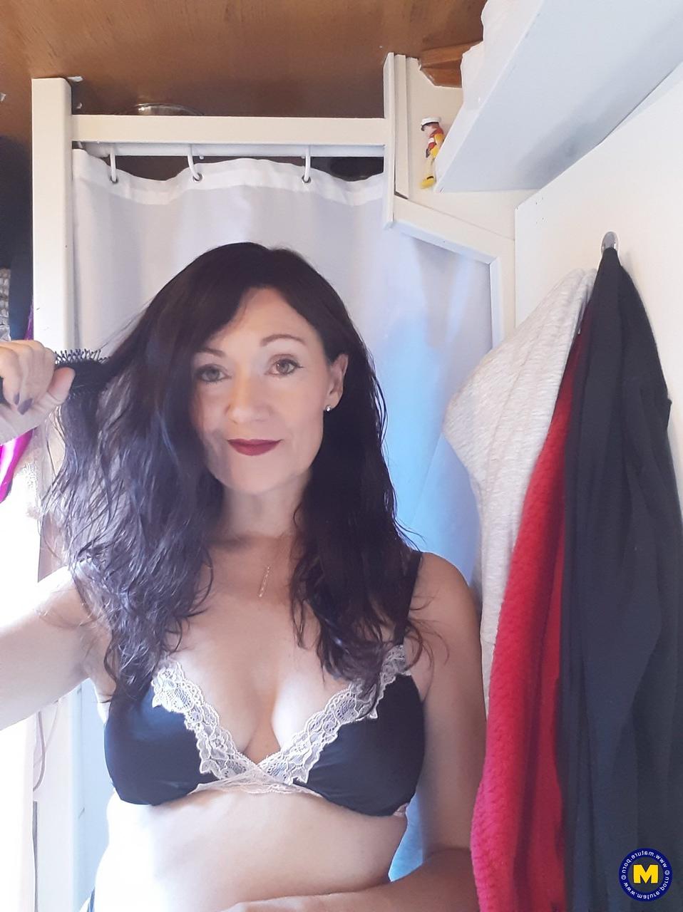 16P Sexy MILF Kitty Cream models for a non-nude shoot while at home and alone