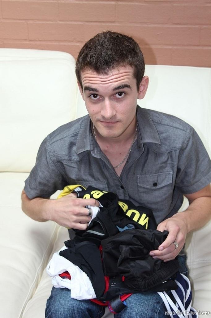 20P Perverted gay wrestler Carter Cumalot strips his uniform and masturbates