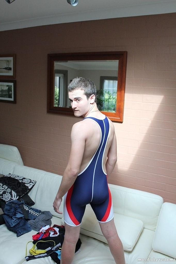 20P Perverted gay wrestler Carter Cumalot strips his uniform and masturbates
