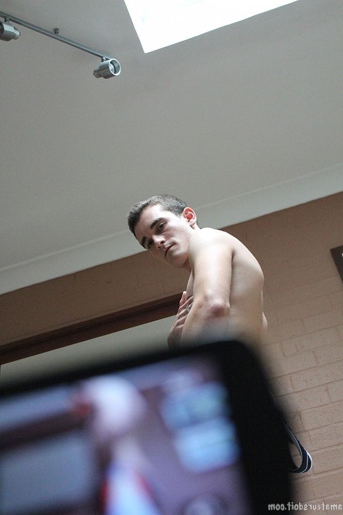 20P Perverted gay wrestler Carter Cumalot strips his uniform and masturbates