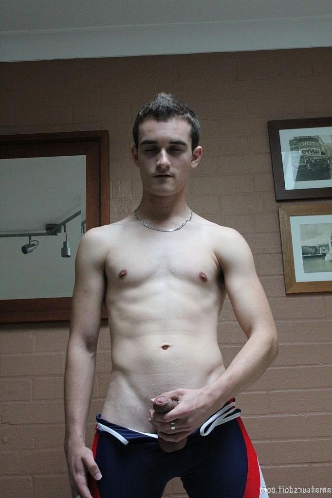 20P Perverted gay wrestler Carter Cumalot strips his uniform and masturbates