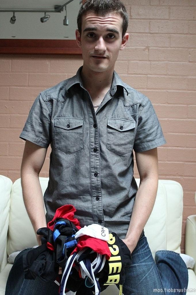 20P Perverted gay wrestler Carter Cumalot strips his uniform and masturbates