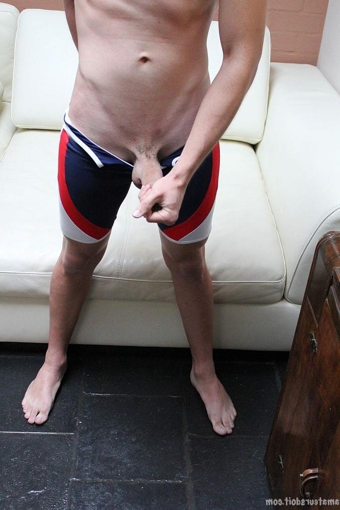 20P Perverted gay wrestler Carter Cumalot strips his uniform and masturbates
