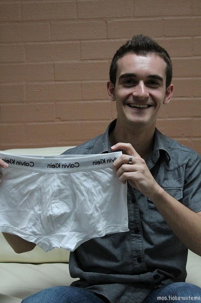 20P Perverted gay wrestler Carter Cumalot strips his uniform and masturbates