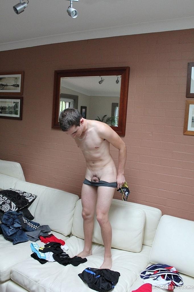 20P Perverted gay wrestler Carter Cumalot strips his uniform and masturbates
