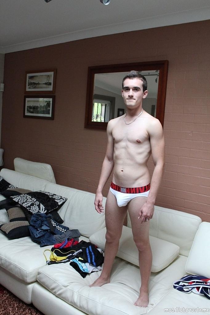 20P Perverted gay wrestler Carter Cumalot strips his uniform and masturbates