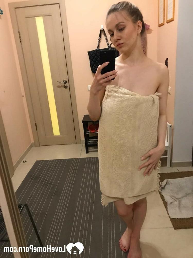 20P Gorgeous amateur takes selfies in the mirror showing her juicy natural tits