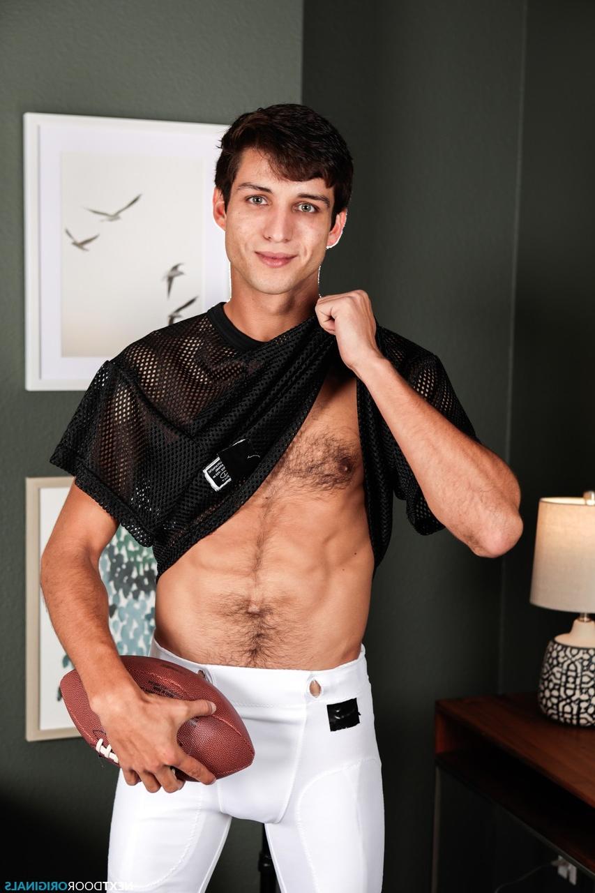 20P Gay hunk Elliot Finn gets analized in doggystyle & missionary sex positions
