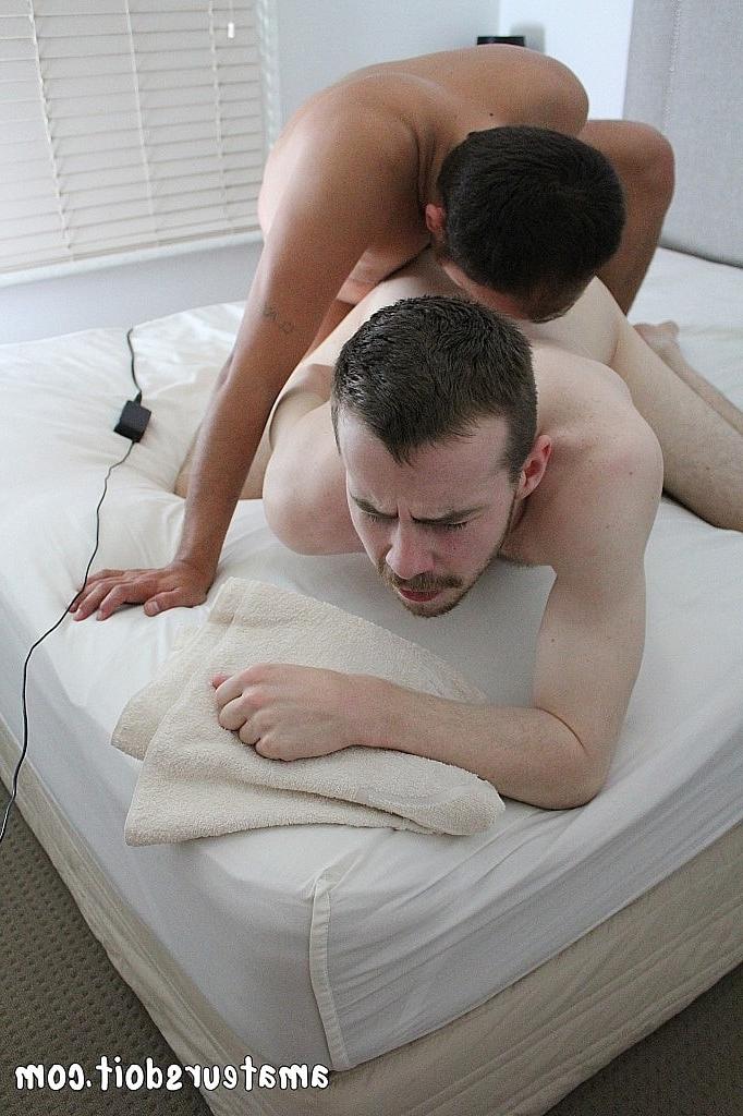20P Los hombres gay Clay Dirt y Dane Dude se hacen una paja y tienen sexo anal