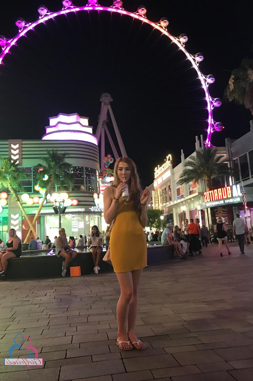 20P A pequena adolescente Megan Winters mostra seus peitos minúsculos e sua bunda gostosa durante as férias