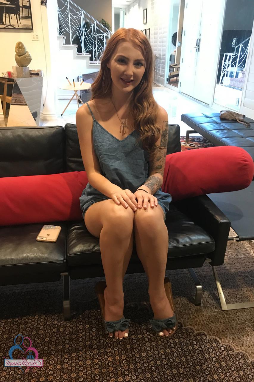 20P A pequena adolescente Megan Winters mostra seus peitos minúsculos e sua bunda gostosa durante as férias