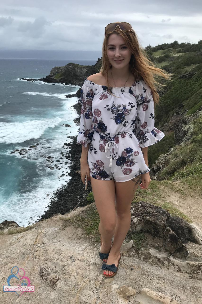 20P A pequena adolescente Megan Winters mostra seus peitos minúsculos e sua bunda gostosa durante as férias